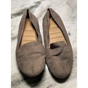 Me Too Shoes Womens 8 M Yazi Slip On Loafers Beige Almond Toe Casual Low Heels